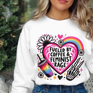 Gevoed door koffie en feministische woede png, skeletfeministische png, skelet esthetische feministische png, sublimatiefeminisme png, DTF/ DTG Design