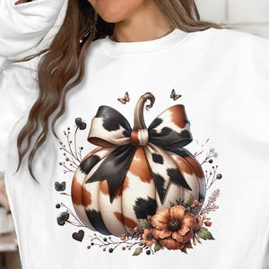Women's White Sweatshirt with Elegant Leopard Print Pumpkin and Floral Design for Fall Fashion