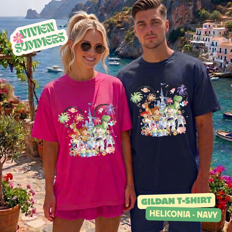 Camiseta de Toy Story con diseño de acuarela del castillo de Pixar, camiseta de Toy Story con orejas de Mickey, camiseta de viaje familiar de Woody y Buzz Lightyear, camiseta de fuegos artificiales del Reino Mágico imagen 7