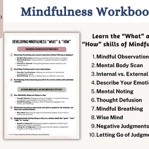 Pu&ograve; includere: Un quaderno di lavoro sulla mindfulness stampabile blu e bianco con il titolo "Mindfulness Workbook" e il testo "Impara le abilit&agrave; "Cosa" e "Come" della mindfulness:" seguito da un elenco numerato di tecniche di mindfulness.