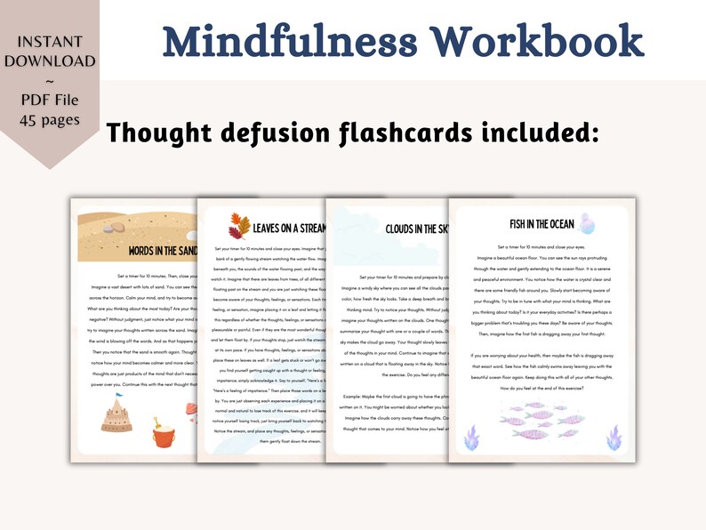 Pu&ograve; includere: Un set di quattro flashcard di mindfulness con illustrazioni colorate e testo. Le carte mostrano una scena di spiaggia con parole nella sabbia, foglie su un ruscello, nuvole nel cielo e pesci nell'oceano. Il testo sulle carte incoraggia la consapevolezza e la defusione del pensiero.