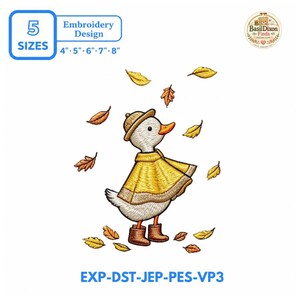 Könnte beinhalten: Ein Stickmuster mit einer weißen Ente, die einen gelben Regenmantel, einen passenden Hut und braune Stiefel trägt, umgeben von herabfallenden Herbstblättern in Gelb- und Orangetönen. Der Text enthält 5 GRÖSSEN 4, 5, 6, 7, 8 Zoll und EXP-DST-JEP-PES-VP3.