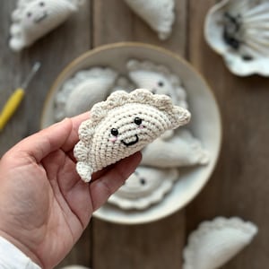 Dumpling keychain, pierogi bag charm, crochet pdf tutorial
