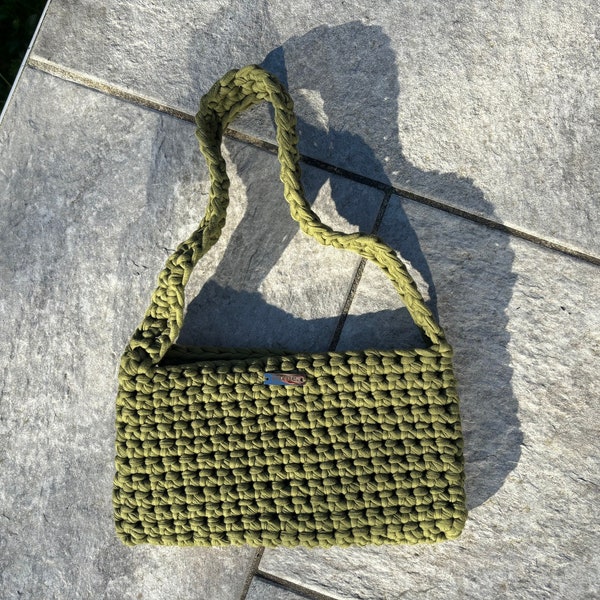 Sac à main porté épaule, kaki, sac en crochet, fait main, laine hoooked zpagetti, coton recyclé, sac de plage été, t shirt recyclé laine,