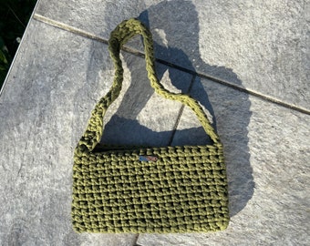 Sac à main porté épaule, kaki, sac en crochet, fait main, laine hoooked zpagetti, coton recyclé, sac de plage été, t shirt recyclé laine,
