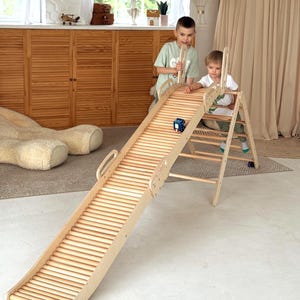 Rullrutschkana med klättertriangel, inomhuslekplats Montessori Babypresent till småbarn