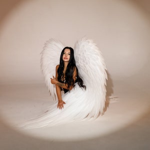 White wings of an angel. Fluffy wings. Fairy wings. Cosplay costume. Wings for photo shoots. Adult wings.