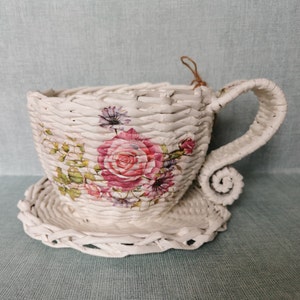 Koszyk Filiżanka Gazeta | Ręcznie robione Wymiary Wysokość-13 cm Szerokość z talerzykiem 24 cm