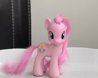 Hasbro 2010 My Little Pony - Pinkie Pie - Friendship is Magic FiM G4 MLP figure