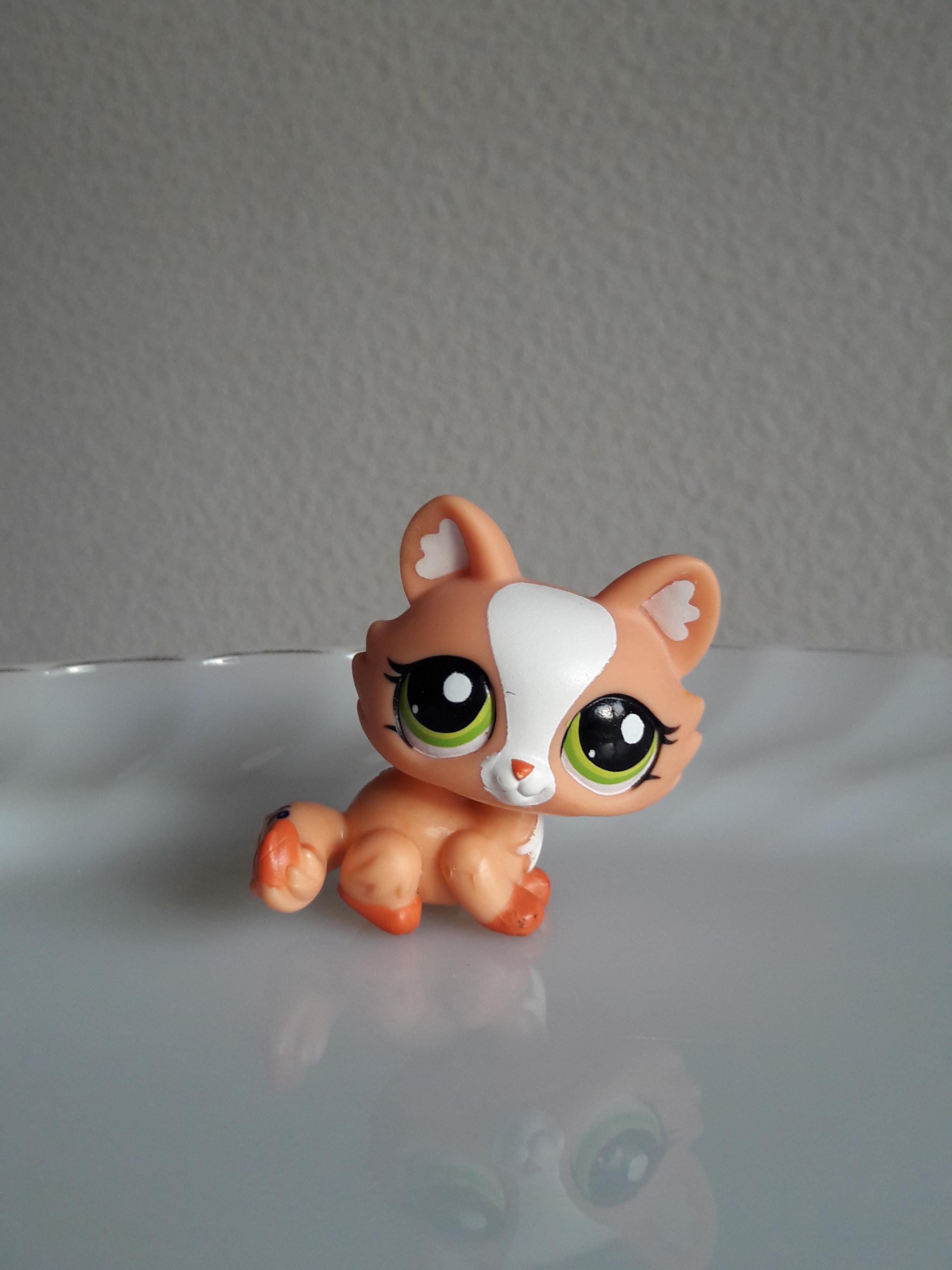 Vintage 2008 Hasbro Littlest Pet Shop Crouching Cat #1868 Rare