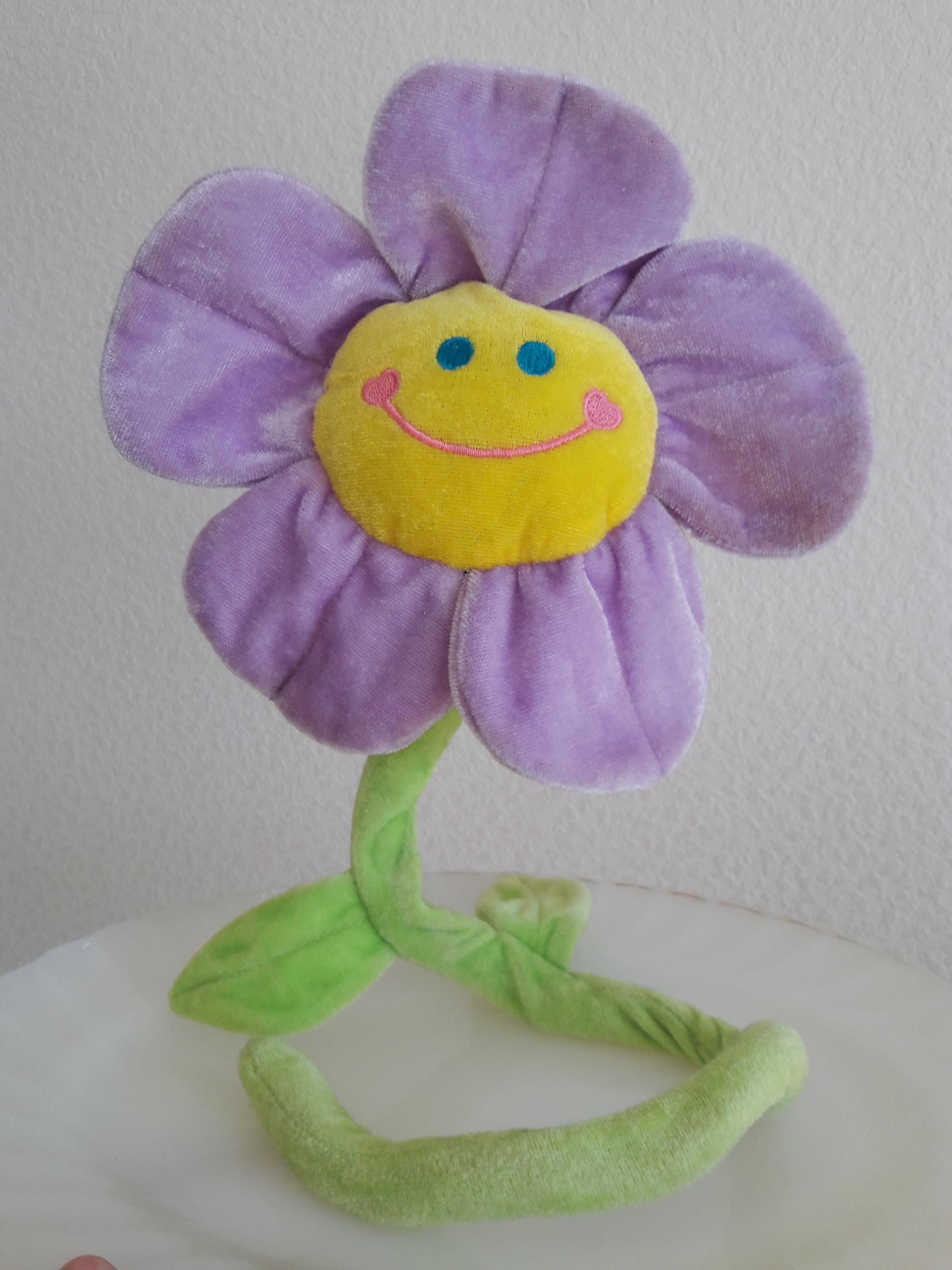 Vintage 2000s Bendable Smiling Flower Stuffed Daisy Toy Smiley