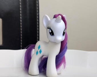 Hasbro 2010 My Little Pony - Rarity - Friendship is Magic FiM MLP figure