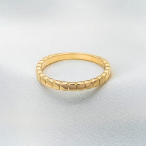 585 Anello Statement Piombino - Anello in oro giallo 14 carati con elegante design intrecciato - Anello in oro massiccio - Regalo per donna, matrimonio, Natale