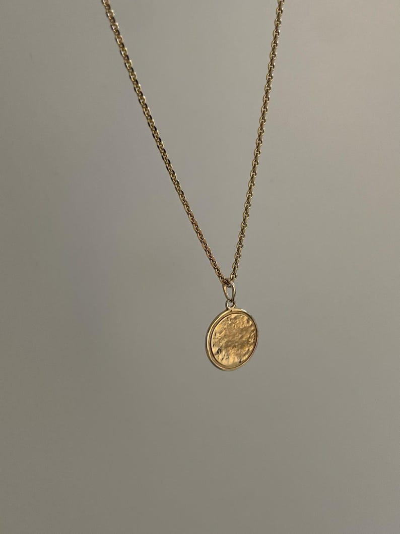 Pingente em ouro amarelo texturizado, ouro verdadeiro, ouro amarelo 14 quilates, joia em ouro, pingente com marca de autenticidade do teor de ouro - presente de Natal perfeito para mulheres. imagem 6