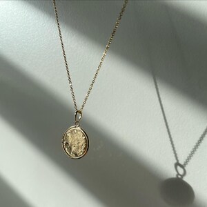 Pingente em ouro amarelo texturizado, ouro verdadeiro, ouro amarelo 14 quilates, joia em ouro, pingente com marca de autenticidade do teor de ouro - presente de Natal perfeito para mulheres. imagem 4