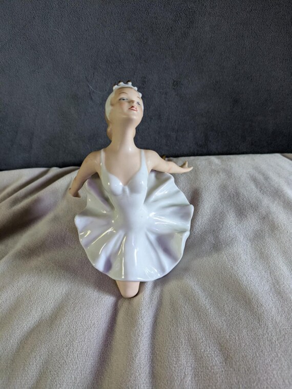 希少なヴィンテージ磁器ヴァレンドルフ バレリーナ 白鳥の湖 - Etsy 日本