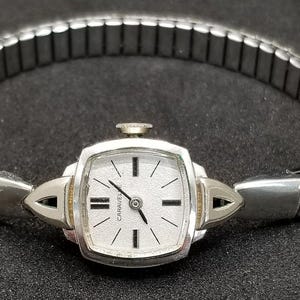 women&#39;s Caravelle by Bulova watch vintage n4 1974 stainless steel