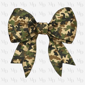 Può includere: Un grande fiocco decorativo con un motivo mimetico nei toni del verde, marrone e nero. Il fiocco è annodato al centro e presenta più anelli e code, perfetto per confezioni regalo o lavori creativi.