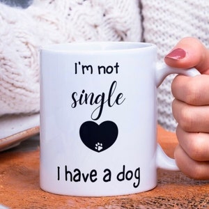 Ich bin nicht single, ich habe einen Hund - Kaffeetasse, Hundetasse, lustige Hundelternteil-Kaffeetasse, Hundeliebhaber Geschenk, Hundemama Geschenk, Haustier Geschenk, süßer Hundebecher