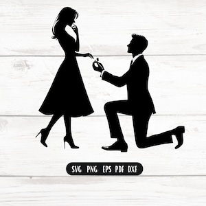 Puede incluir: Silueta negra de una propuesta de matrimonio. Un hombre arrodillado presenta un anillo, mientras una mujer está de pie, con la mano levantada. Iconos de tipo de archivo: SVG, PNG, EPS, PDF y DXF.