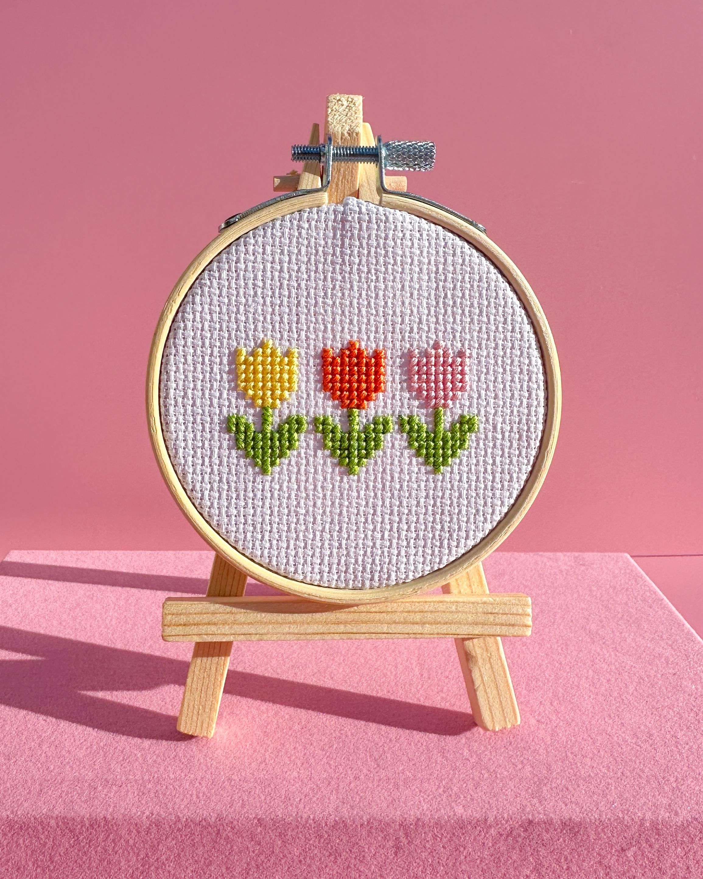 RIOLIS Stickpackung – Kreuzstich-Set „Blumen“ Mit Garn & Zählstoff | Fertig Ca. 40x40cm