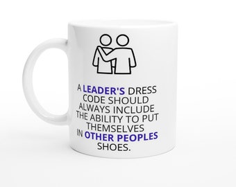 Taza de café personalizada de 11 oz, taza con código de vestimenta de liderazgo, taza de café, regalo de compañero de trabajo, taza de cumpleaños, líder de regalos, gerente, papá noel secreto, regalo de oficina