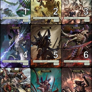 Puede incluir: Nueve cartas coleccionables con criaturas Tyranid del universo Warhammer 40,000. Cada carta tiene una ilustración única de una criatura Tyranid diferente, con un borde blanco y negro y el texto "Tyranid" en la parte superior.