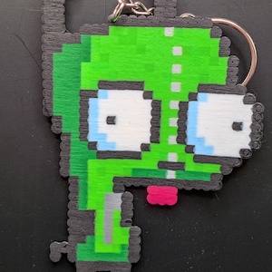 Llavero, imán o pin de cuentas Perler de GIR Invader Zim: arte pixel hecho a mano, regalo para fans de dibujos animados, accesorio alienígena adorable, merchandising de series de televisión retro, fiesta rave