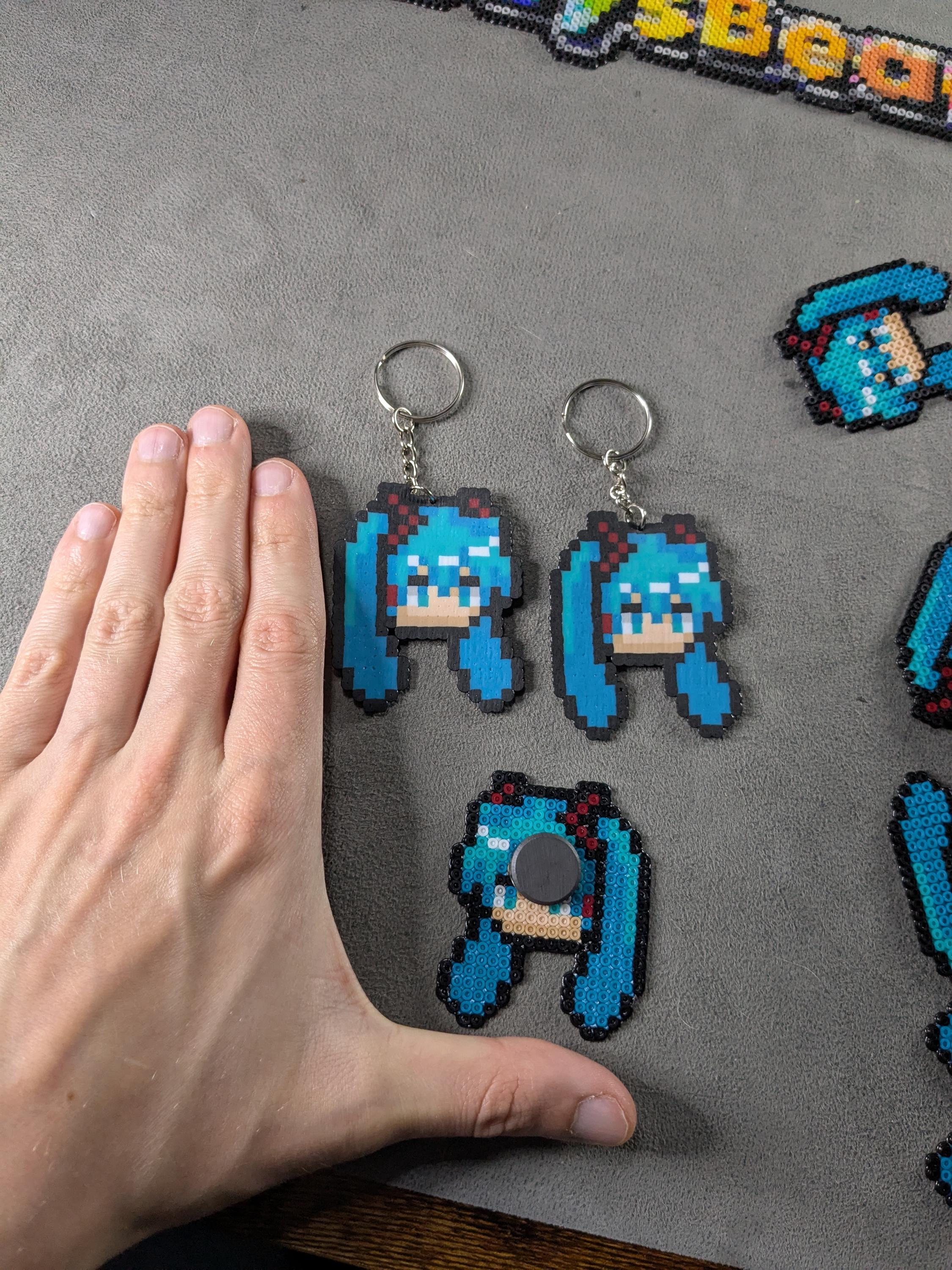 初音ミク パーラービーズキーホルダー、マグネット、ピンバッジ