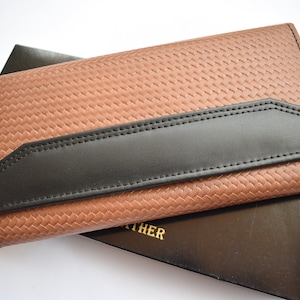 Handcrafted Leather Wallet Clutch Purse for Women: Stylish Essentials - Artisan Leather Clutch Wallet~ Handmade Brown Textured Wallet.