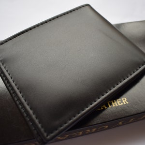 Cartera triple de cuero hecha a mano para hombre Cartera triple de cuero hecha a mano para hombre - Diseño clásico, artesanía genuina - Cuero genuino.