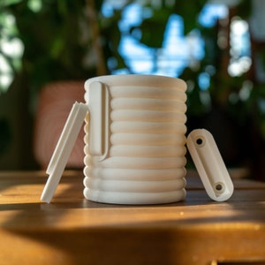 Wall Mounted Planter – Sleek Design with Hidden Drip Tray, command strip or screw mount