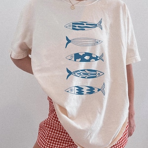 La Dolce Vita Sardine Graphic Tee Comfort Colors Fish T-Shirt Amalfi Coastal Italian Summer Style Oversized Fit Beach Graphic T-Shirt