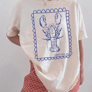 Lobster Graphic Comfort Colors Coastal T-Shirt French Nautical Summer Boho Shirt Oversized Retro New England Style Lobster Beach Tee