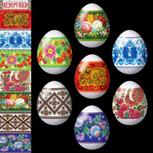 Op de afbeelding: Zeven versierde paaseieren met traditionele Russische volkskunstontwerpen. De eieren zijn wit met kleurrijke bloem-, geometrische en dierlijke patronen.