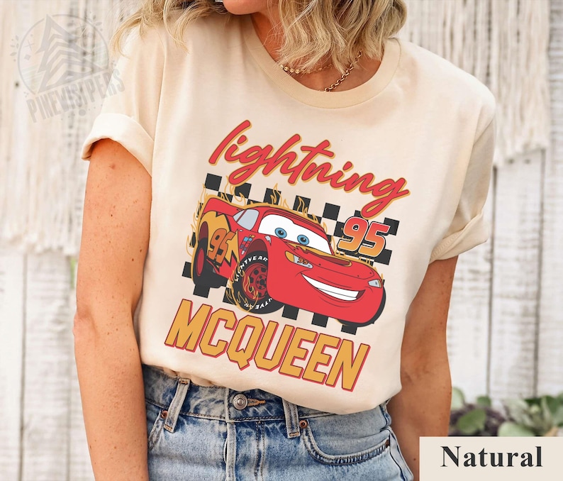 Camiseta de Rayo McQueen de Disney Cars, sudadera de carreras con bandera a cuadros del 95, camiseta de equipo de boxes para cumpleaños de niño, regalo de vacaciones familiares de Disney imagen 3