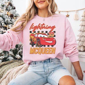 Camiseta de Rayo McQueen de Disney Cars, sudadera de carreras con bandera a cuadros del 95, camiseta de equipo de boxes para cumpleaños de niño, regalo de vacaciones familiares de Disney imagen 4