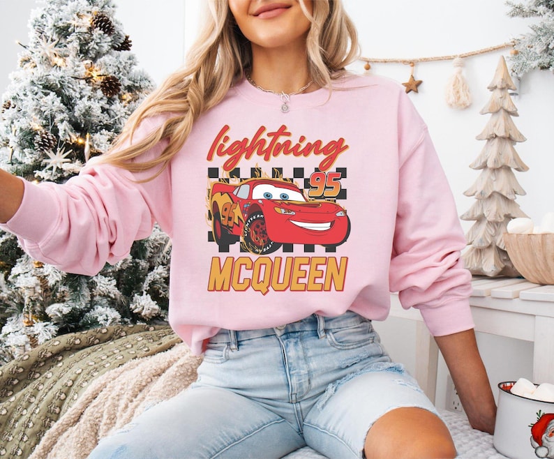 Camiseta de Rayo McQueen de Disney Cars, sudadera de carreras con bandera a cuadros del 95, camiseta de equipo de boxes para cumpleaños de niño, regalo de vacaciones familiares de Disney imagen 4