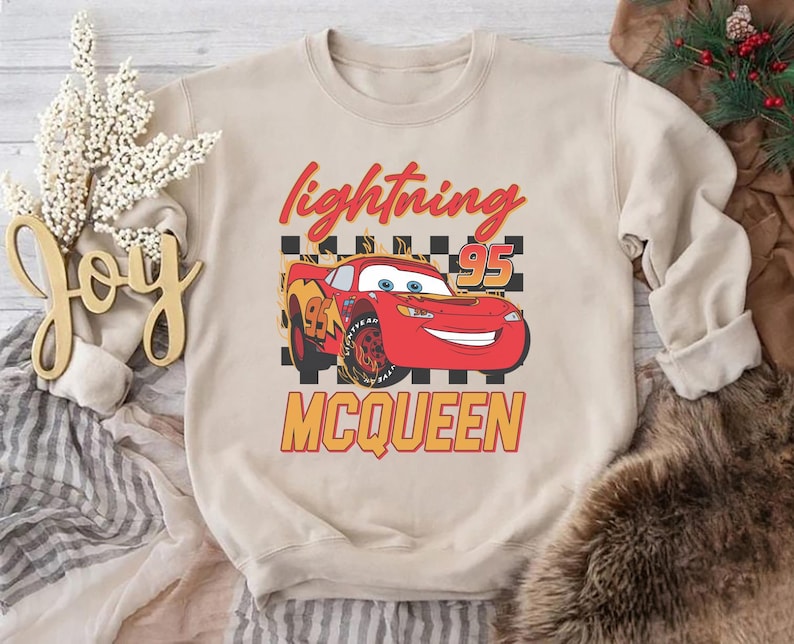 Camiseta de Rayo McQueen de Disney Cars, sudadera de carreras con bandera a cuadros del 95, camiseta de equipo de boxes para cumpleaños de niño, regalo de vacaciones familiares de Disney imagen 5