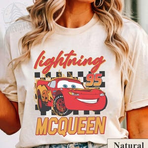 Camiseta de Rayo McQueen de Disney Cars, sudadera de carreras con bandera a cuadros del 95, camiseta de equipo de boxes para cumpleaños de niño, regalo de vacaciones familiares de Disney imagen 7