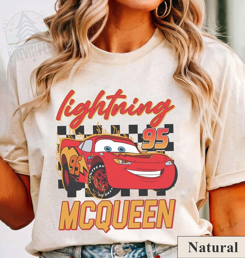 Camiseta de Rayo McQueen de Disney Cars, sudadera de carreras con bandera a cuadros del 95, camiseta de equipo de boxes para cumpleaños de niño, regalo de vacaciones familiares de Disney imagen 7