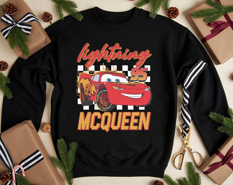 Camiseta de Rayo McQueen de Disney Cars, sudadera de carreras con bandera a cuadros del 95, camiseta de equipo de boxes para cumpleaños de niño, regalo de vacaciones familiares de Disney imagen 6