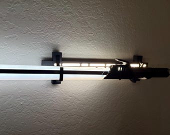 Uchwyt ścienny Darksaber, różne kolory, diody LED, bezprzewodowy, aktywowany ruchem, wyświetlacz poziomy Legacy, rękojeść, pełny miecz świetlny