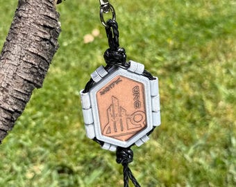 Batuu Black Spire Outpost Spira Credit Coin Keychain Holder Kit