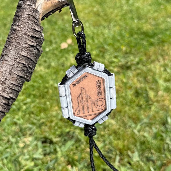 Batuu Black Spire Outpost Spira Credit Coin Keychain Holder Kit
