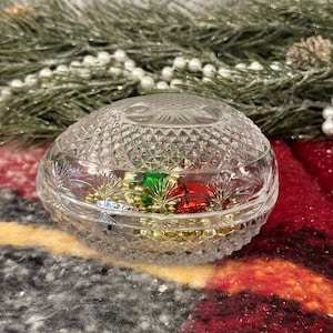 Elegante joyero con forma de huevo de cristal tallado de Avon, Día de la Madre de 1977