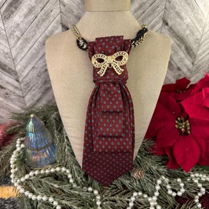 Återanvänt slipshalsband: ClassicPattern, kristallrosettbrosch