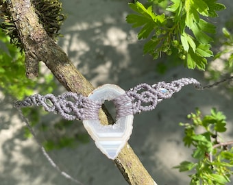 Handmade macrame necklace with agate - Bohostyle -