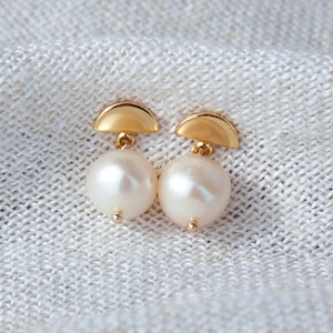 Pendientes de perlas bañadas en oro de 18 quilates: pendientes de novia de agua dulce para regalo de novia o dama de honor, joyería minimalista