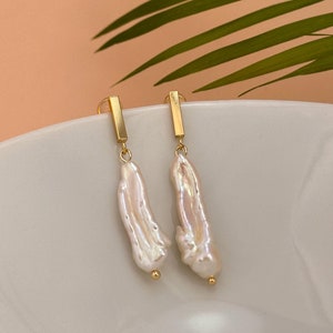 Minimalist baroque pearl earrings, 18K Gold Plated earrings with a long baroque pearl, Large pearl drop earrings, Bridesmaid Gift for Her